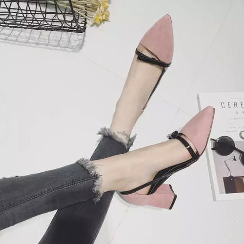 为什么不尝试一下欧美风！中高跟凉鞋，高低适中穿着不累