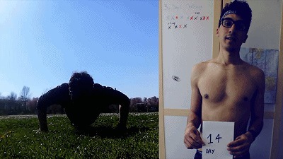 俯卧撑|每天300个俯卧撑，坚持一个月，却练成了这样……