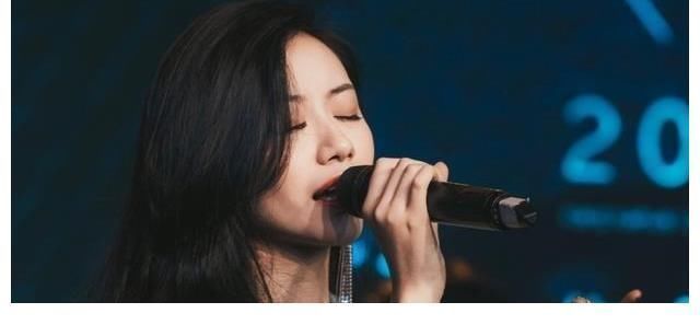 中国好声音:自我介绍隐藏关键信息,伍珂玥很难成为另一个单依纯