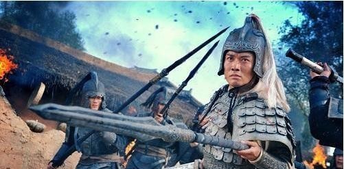 毫发|谁是三国第一猛将？出战25次斩杀21名将领，至死毫发无伤