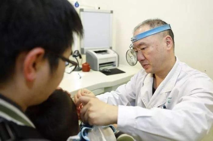 中耳炎|2岁儿子总摸头,妈妈觉得不对劲带娃去检查,医生感叹幸亏发现早