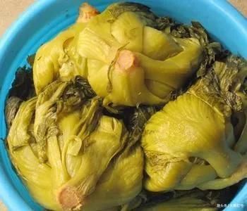 妈妈用了30年的腌酸菜做法，1分钟学会，无添加剂放一年都不会坏