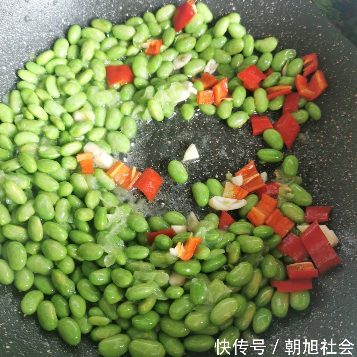 清炒毛豆|这蔬菜很不起眼,却是“含钾高手”,钙远超牛奶,夏季出汗要常吃