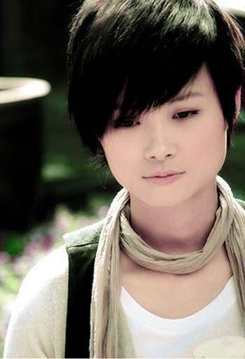 女孩子的脸型有五种，方脸很常见，鹅蛋脸最好看，你是哪种？