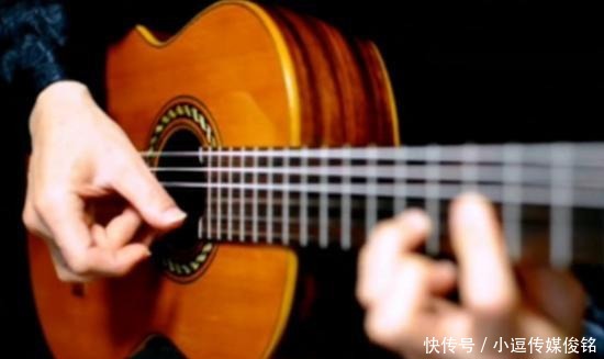 爱因斯坦 未来人类像恐龙一样被灭绝,有没有可能穿越虫洞,拯救自己