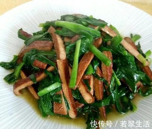 此菜被称为“清肠高手”，每天吃一盘，润肠排臭便，腰围变细2圈