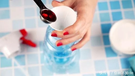 污渍|快速让镜子焕然一新!如何清洁镜子而不留下水痕?