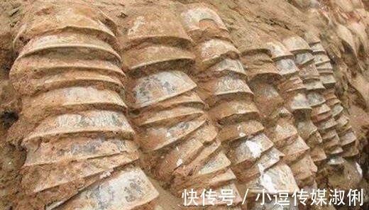 保底|老农在后山意外发现古墓,里面只有一面墙,专家估价保底10个亿