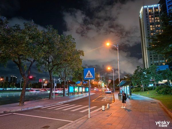 光学防抖|初探realme真我GT大师探索版夜景：抬手记录心动瞬间