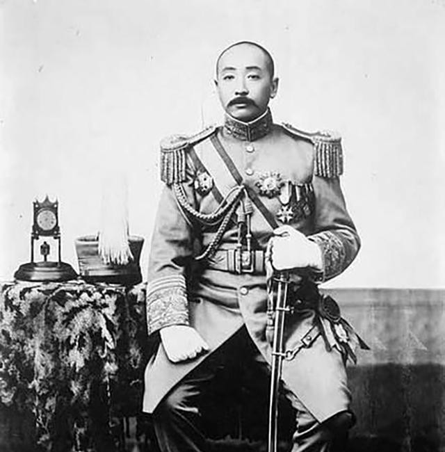 孙传芳|他尊重发妻,宠爱三房,最后却要求和二房合葬,但不能如愿