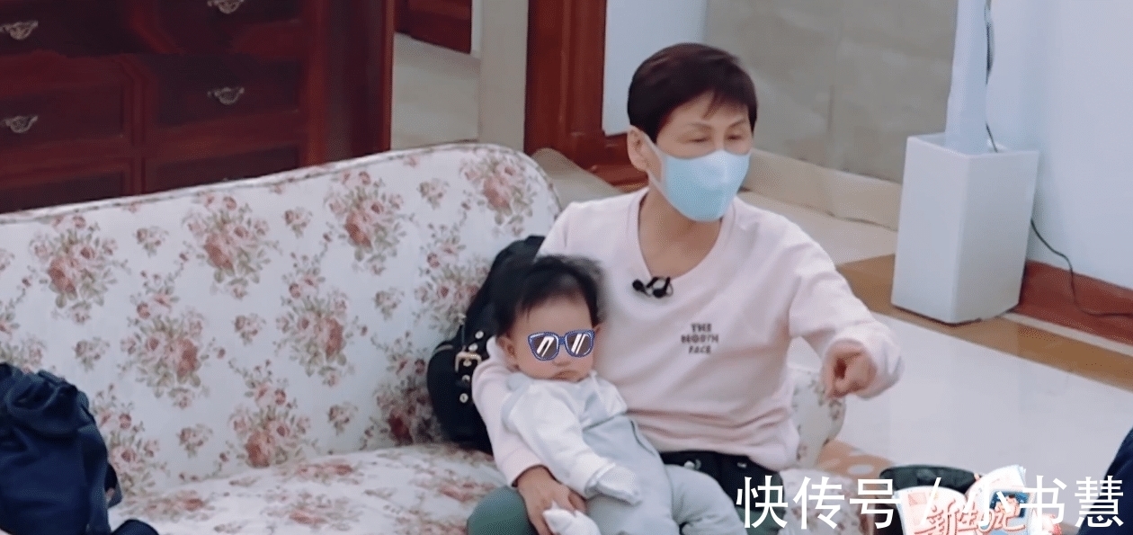 应采儿称来到内地总算不用每天担心受怕,硬逼Jasper学汉字拼音