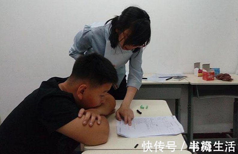 作业|为让孩子写作业,家长“怒砸玩具”,效果虽好,但不支持