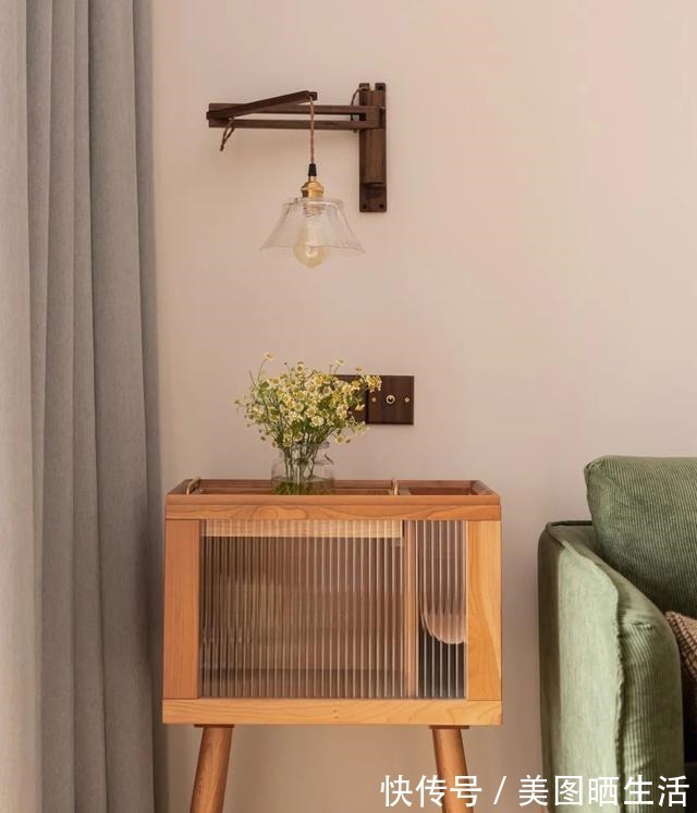 玄关柜|68平的精致两居室，独居小妹妹真懂生活，双面柜的设计非常巧妙！