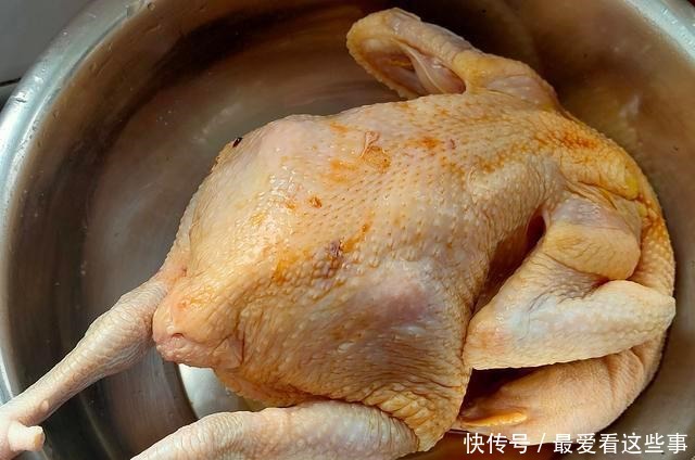 烤全鸡的家常做法，简单又好吃，而且还不会太油腻