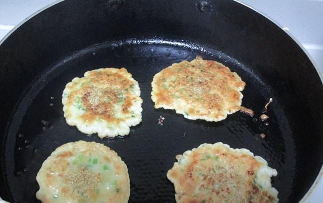 儿子迷上这早餐,做法简便快速,脆糯咸香,天天让我给他做