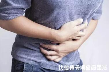 喝水|排尿黄,异味大可能是这些问题在作怪,别傻傻以为是上火了