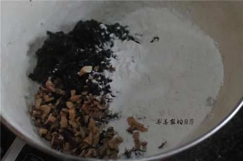 糊糊|冬天，别只会吃红枣啦！水晶黑米饼，又香又糯，简单又好吃