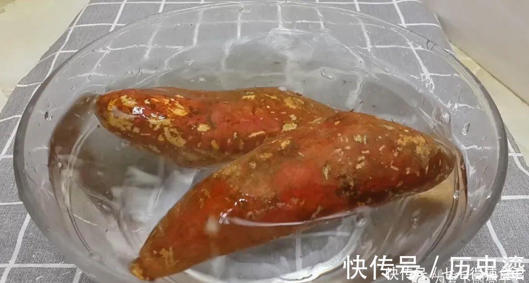 红薯馅饼|红薯别只会烤着吃了，锅里蒸一蒸，个个松软香甜，想吃都买不到