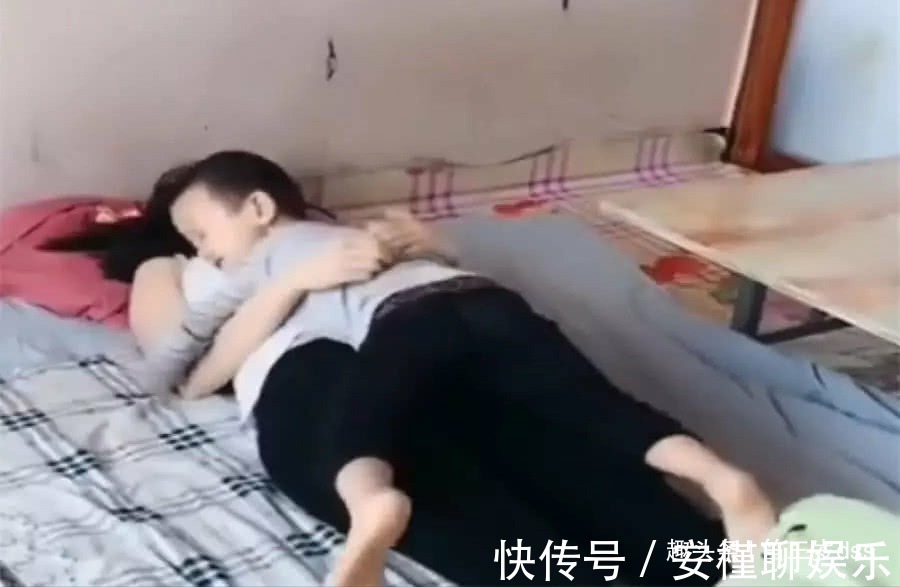 熊孩子|熊孩子跑进房,直接掀开妈妈的被子,随后的做法惊艳众人