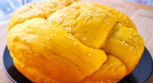 南瓜里加一碗红枣,不用烤箱,不用锅烙,简单一做,比面包还好吃