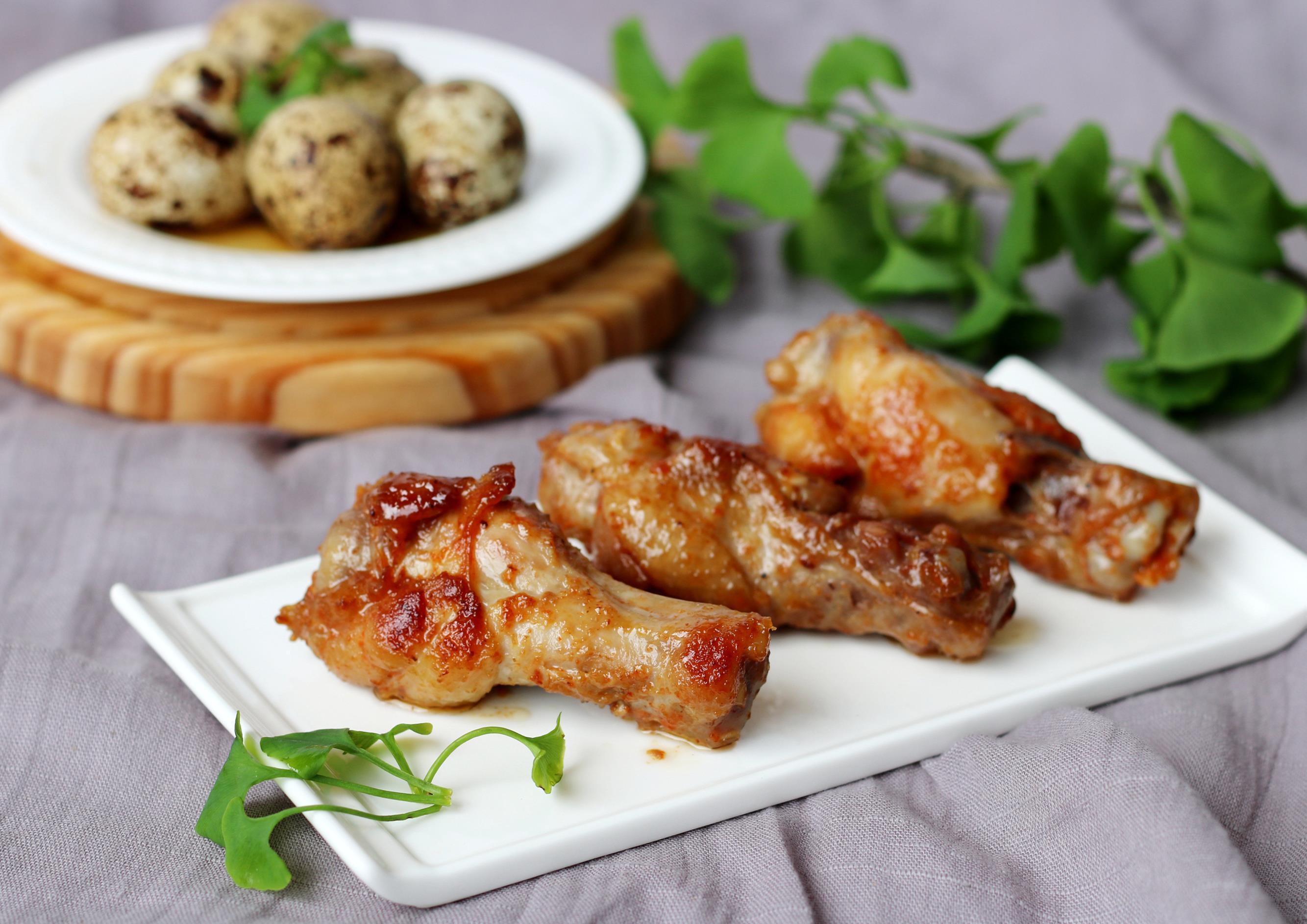 烤箱|想吃烤鸡翅，没有炉火和烤箱？我用它来做，香嫩细滑真好吃