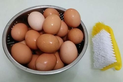腌鸡蛋|农村这样腌鸡蛋,不用盐水不裹泥,25天个个流油起沙,咸鲜甘香