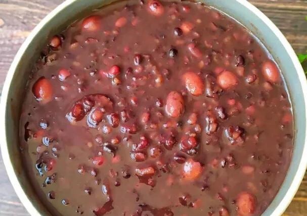 睡前一碗红豆粥!补气又补血!脸色红润有光泽~美味极了