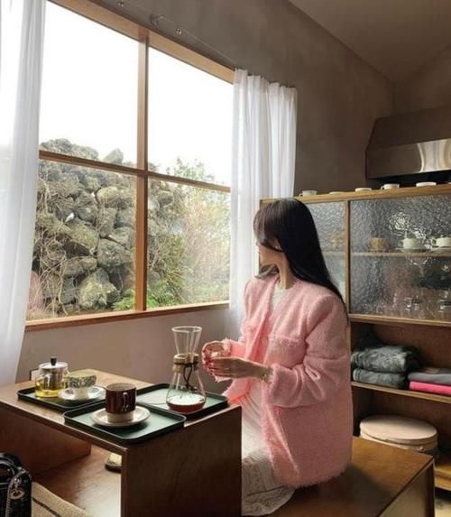 开春的薄外套，这4件一定要买，百搭还特显气质