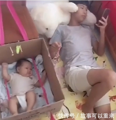 小悠|姐姐让弟弟帮忙带娃,回到家看到的画面,当场笑出猪叫