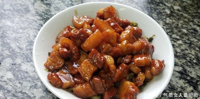 猪肉|焖猪肉的简单做法,这样做的猪肉又好吃又好看,很美味的家常菜