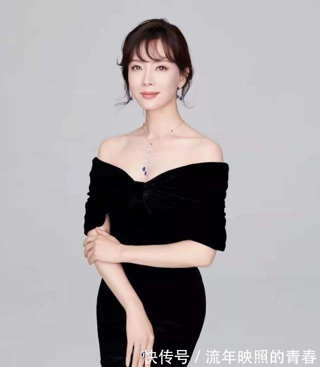 发型 女人过了45岁尽量别留长发、烫卷发!推荐这5款发型,太减龄