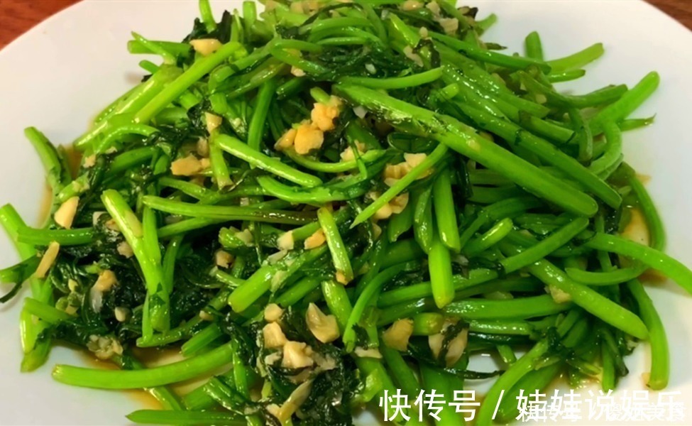 大蒜|天冷了,这菜要多吃,2元一斤,不放肉也很香,鲜嫩翠绿特下饭