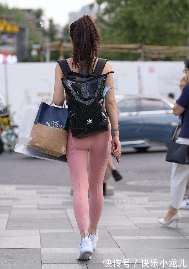 身材 高挑身材的打底裤美女,看上去年轻有活力,优雅浪漫