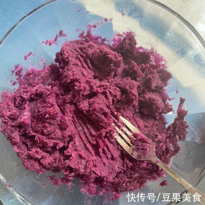 紫薯|周末超美味的少糖少油版紫薯奶黄月饼来袭，还不快吃