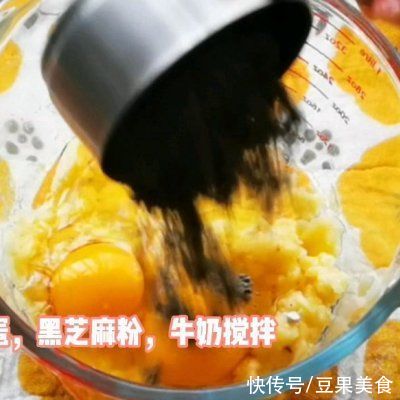 香蕉磅蛋糕|学会这道低脂版黑芝麻香蕉磅蛋糕，吃饭时间不用愁