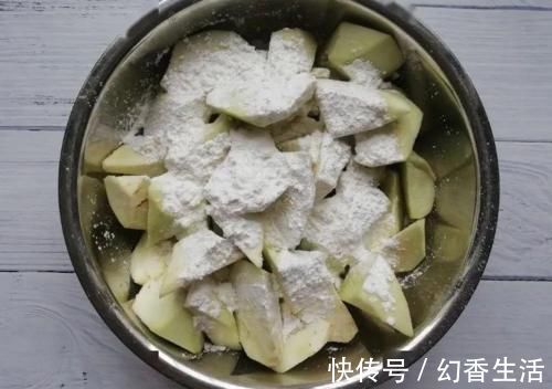 茄子皮|买茄子时,挑直的还是弯的好?多亏70岁菜老农告诫,再也不瞎买了