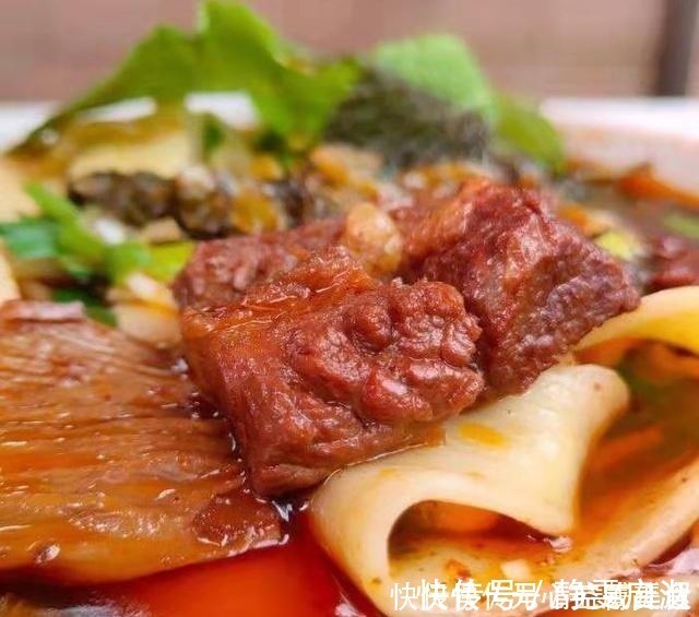 云南懒得取名字的牛肉面馆,老板非吼即骂,