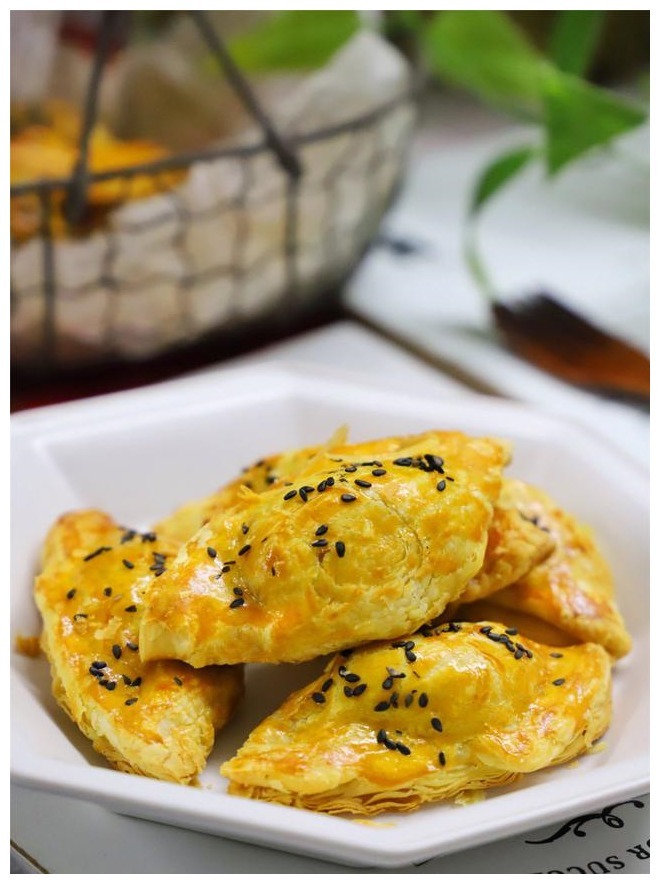 不用揉面,不用擀皮,简单3步,教你做网红甜点,咬一口酥掉渣