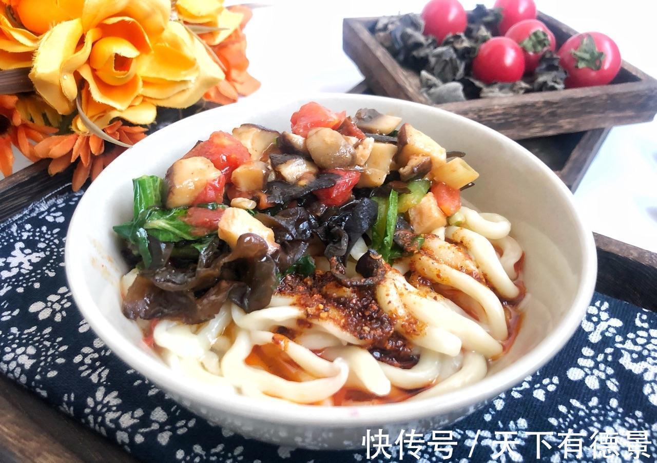 自制剪刀面，简单快手，吃起来有嚼头，口感顺滑