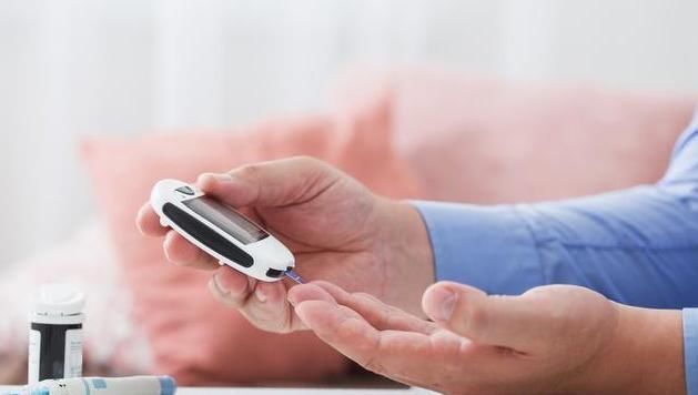 降到|糖尿病人自述吃这样的饭,血糖从之前23降到5,降糖药全停了