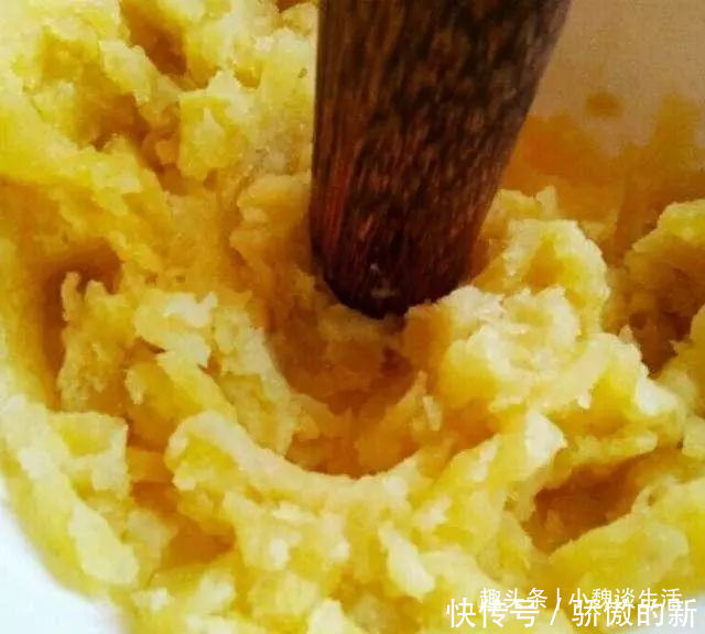 解锁土豆新做法,外酥里嫩还能拉丝,好吃又解馋,出锅家人抢着吃