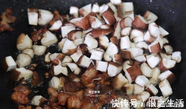 黄豆酱|夏天这样做面条，做一锅不够吃，酱香浓郁，面条劲道，好吃到舔盘