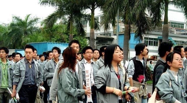 年轻人|“富士康”熬了8年夜班的年轻人,现在如何说出来让人难以相信