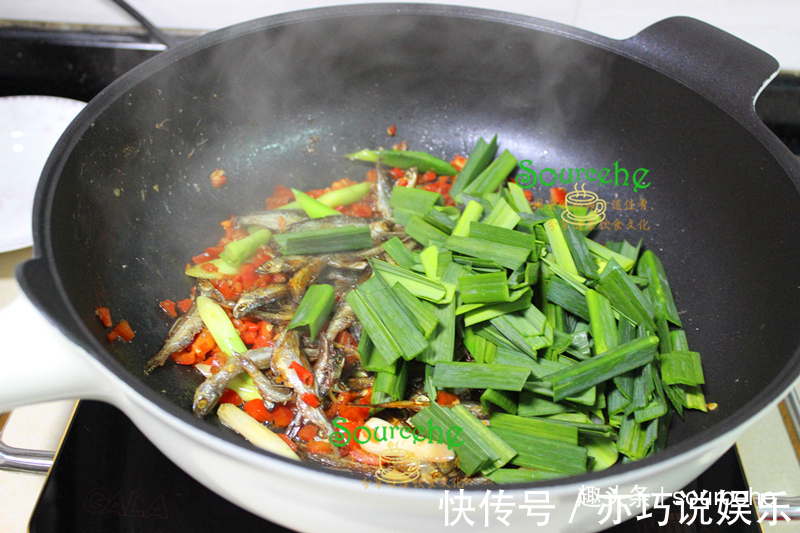 煮小鱼干增加一步,连骨头都酥香麻辣,无腥味特鲜香,超下饭