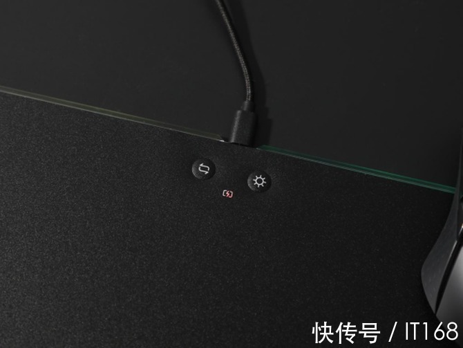 电竞|无线充电 炫彩RGB 雷柏V10RGB幻彩无线充电鼠标垫评测