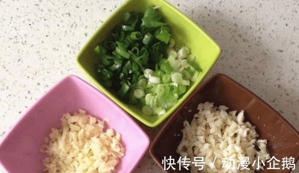 大厨|炒茄子先放油?难怪炒出来的茄子不好吃,大厨来告诉你正确的做法