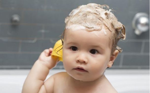 内耳|半岁宝宝总爱抓耳朵?6个原因和处理小技巧,建议家长提前了解