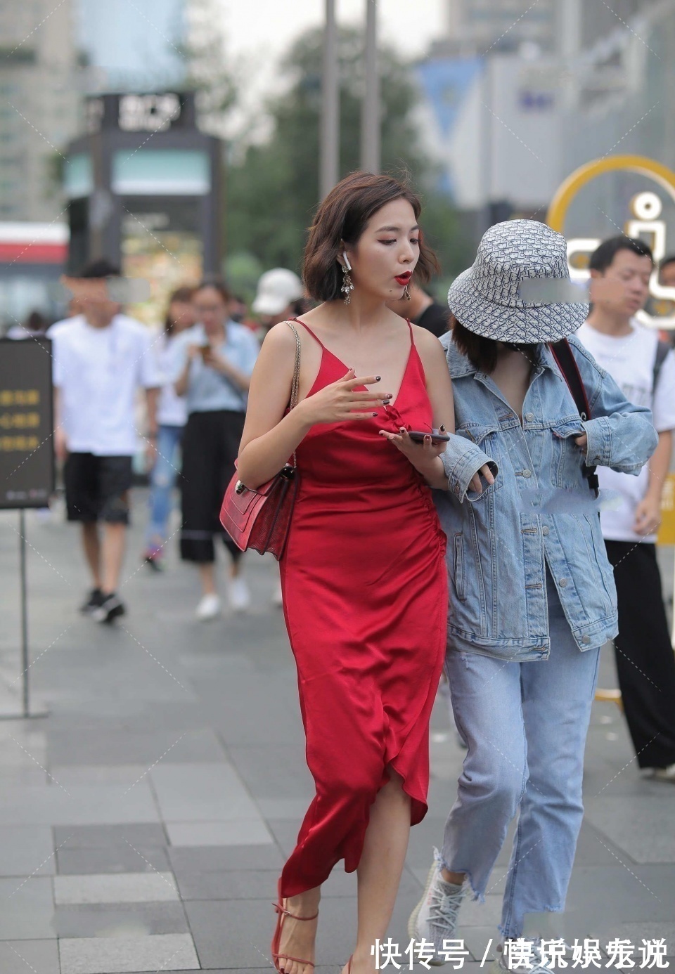 面料|街拍：这位小姐姐不仅衣品强大，而且还特别大胆，堪称惊艳