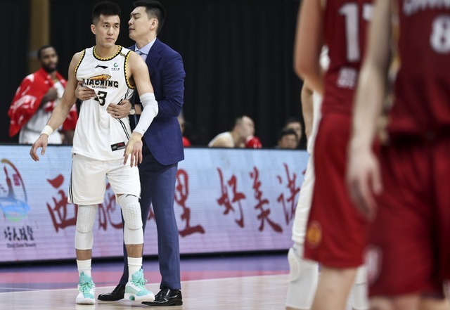 官媒|反轉!郭艾倫被驅逐出場,官媒做出公正點評:需要努力的不止球員