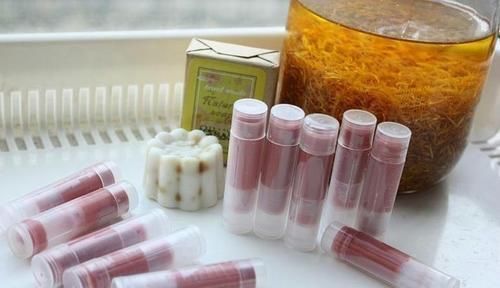 长期涂抹润唇膏，到底对身体健康有没有坏处？很多人不清楚乱涂